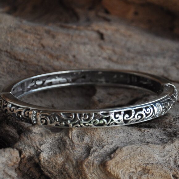 Brighton Viewpoint Hinged Bangle Bracelet Silver Filigree Crystal Cuff - Picture 1 of 4